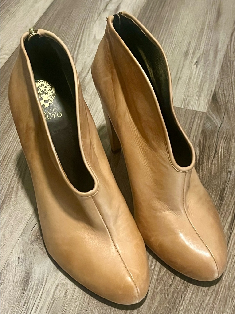 Vince Camuto Caramel Leather V-Cut Ankle Boots size 10